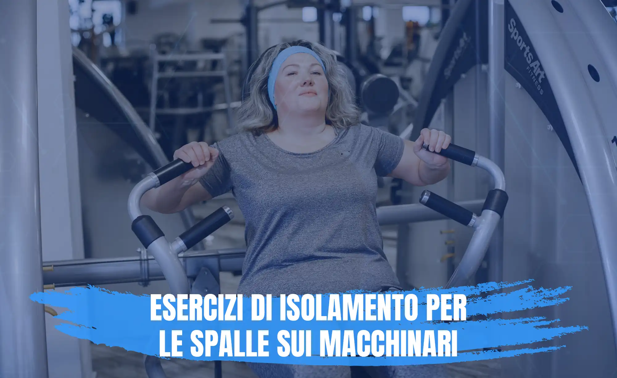 Esercizi di isolamento per le spalle sui macchinari